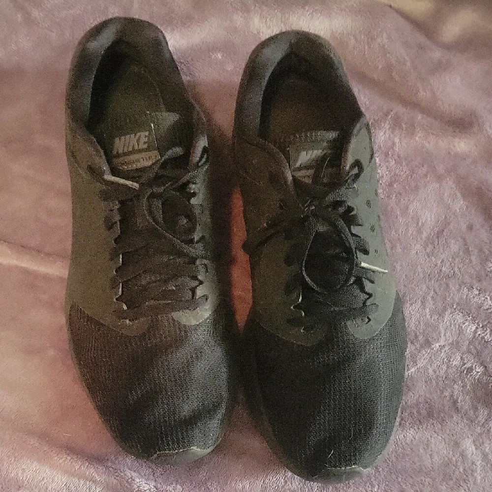 Nike Men's Dark Gray And Black Sneakers